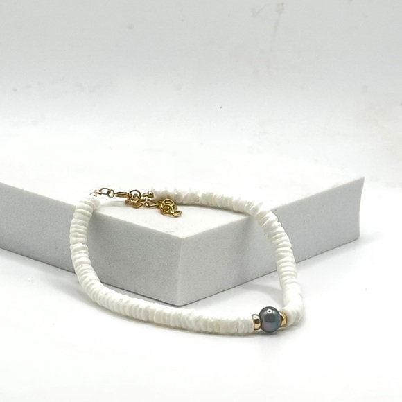 Natural Clamshell & Peacock Pearl Bracelet with 14k Gold Filled Components - Picture 3 of 7